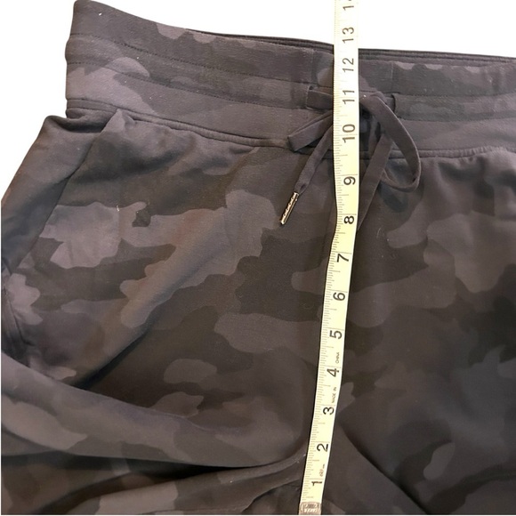 Lululemon Ready to Rulu High-Rise Cropped Jogger- Camo (2022)- Size 6 - Picture 14 of 15